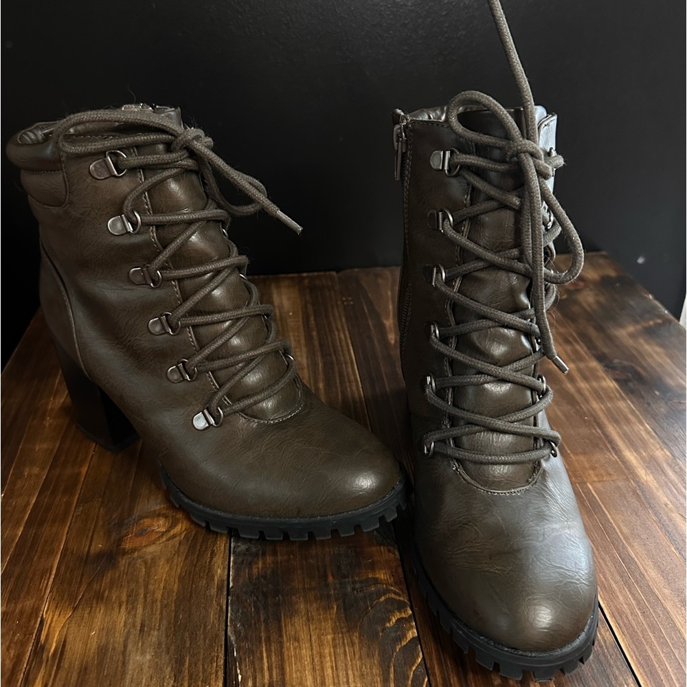 Olive green, healed, combat boot